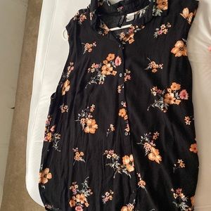 Cute floral tank top!